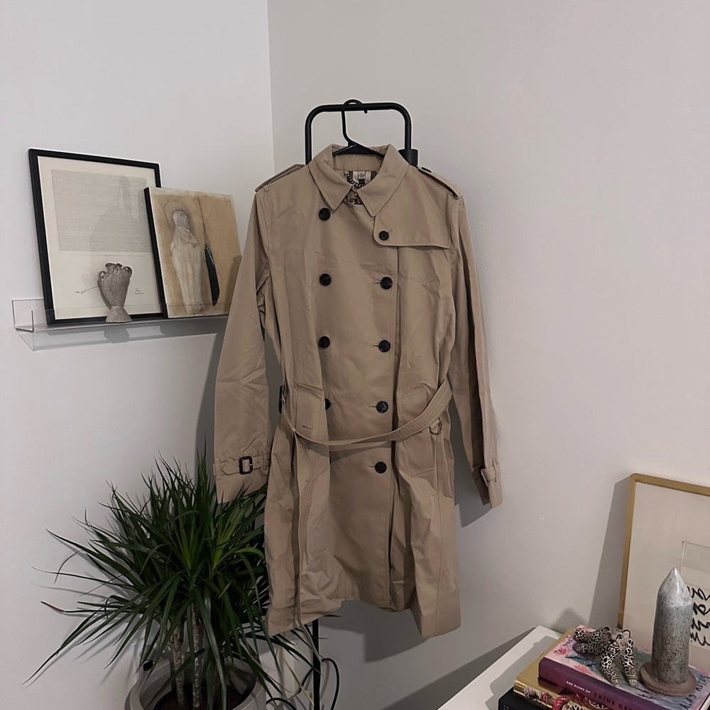 Women’s Burberry Kensington trench coat size 16